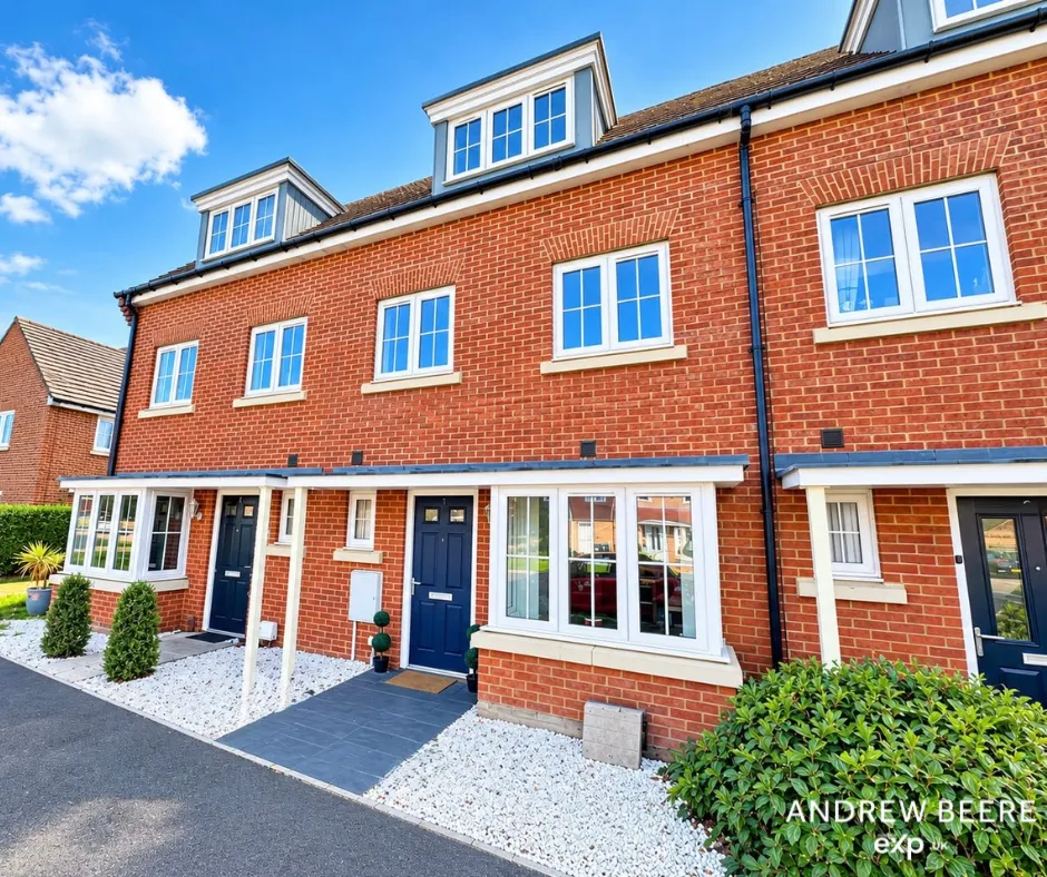 3 bed house for sale, Brambling Avenue, Finberry, TN25
