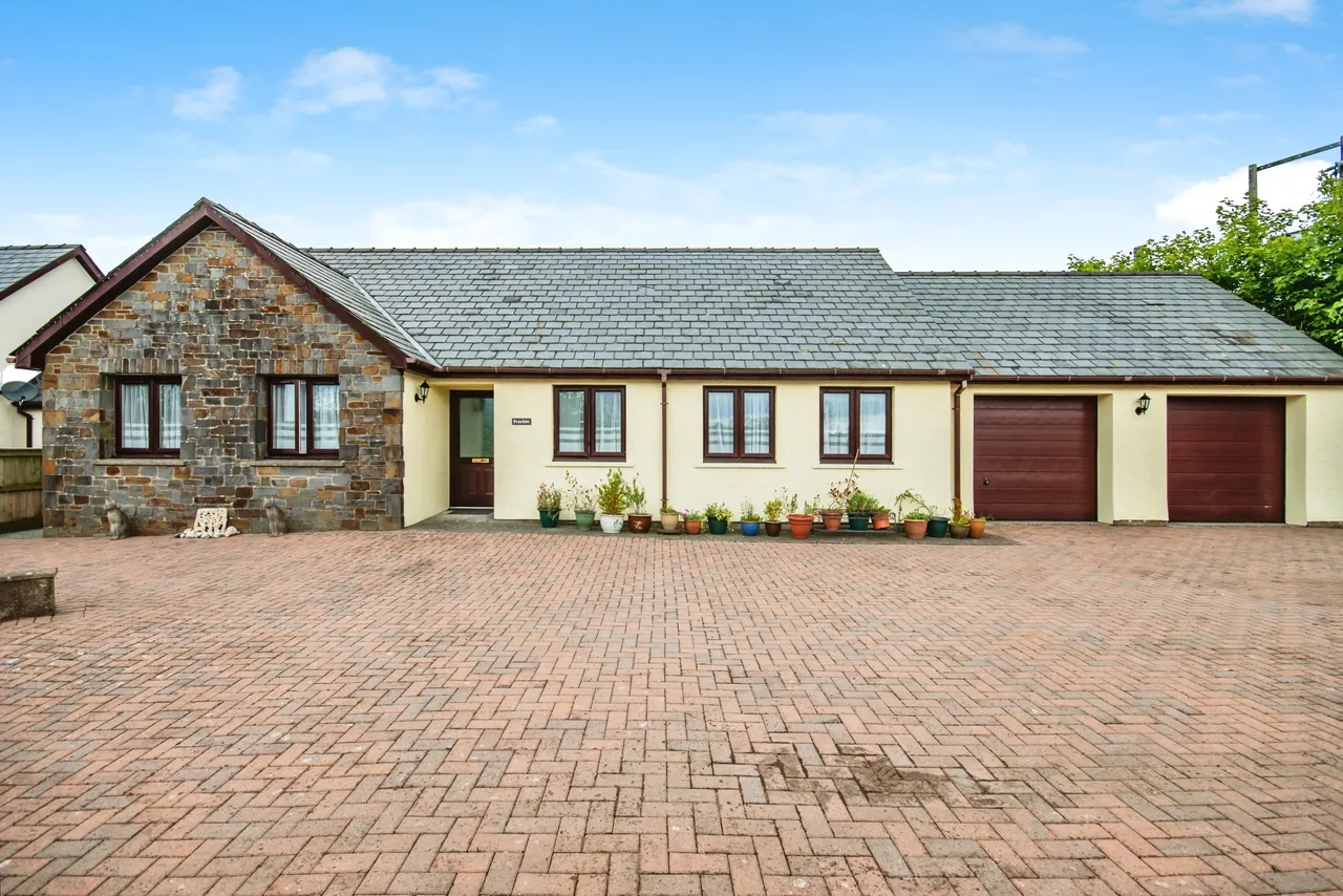 3 bed house for sale — Wolfscastle, Haverfordwest