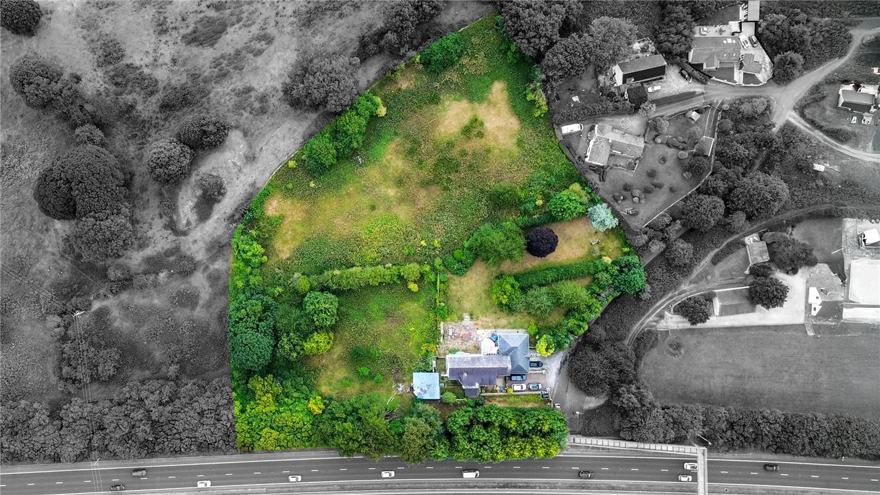 Pen Y Pylle, Brynford, Holywell, Flintshire, CH8 8HB, photo 4