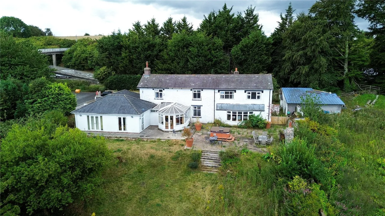 4 bed house for sale — Pen Y Pylle, Brynford, Holywell, Flintshire, CH8 8HB