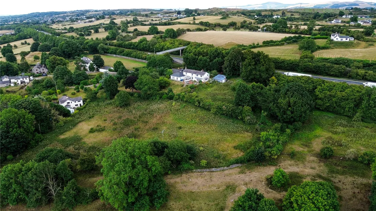 Pen Y Pylle, Brynford, Holywell, Flintshire, CH8 8HB, photo 6