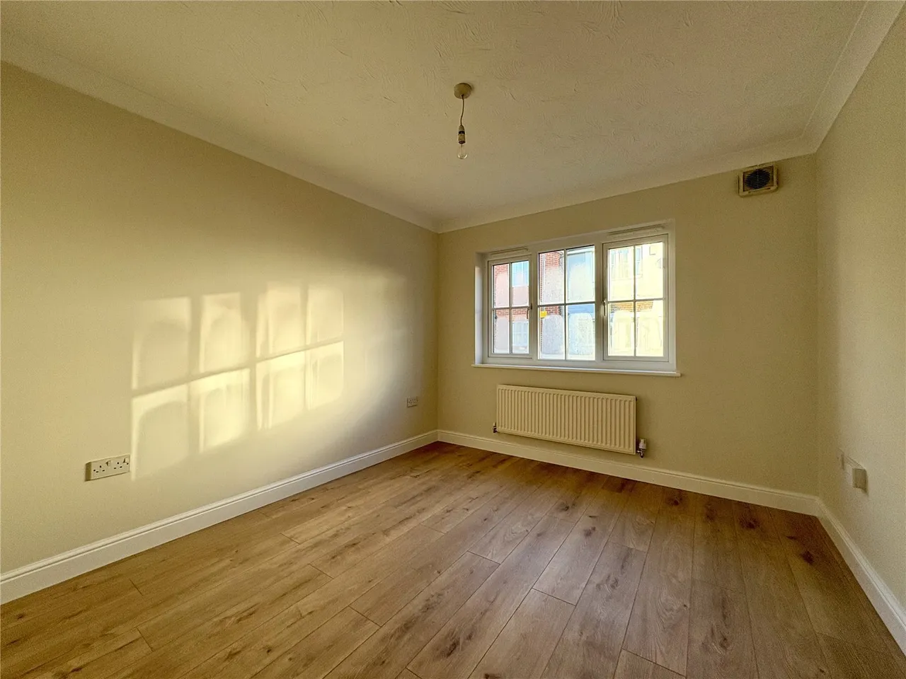 Plymouth Road, Chafford Hundred, Grays, Essex, RM16, photo 8