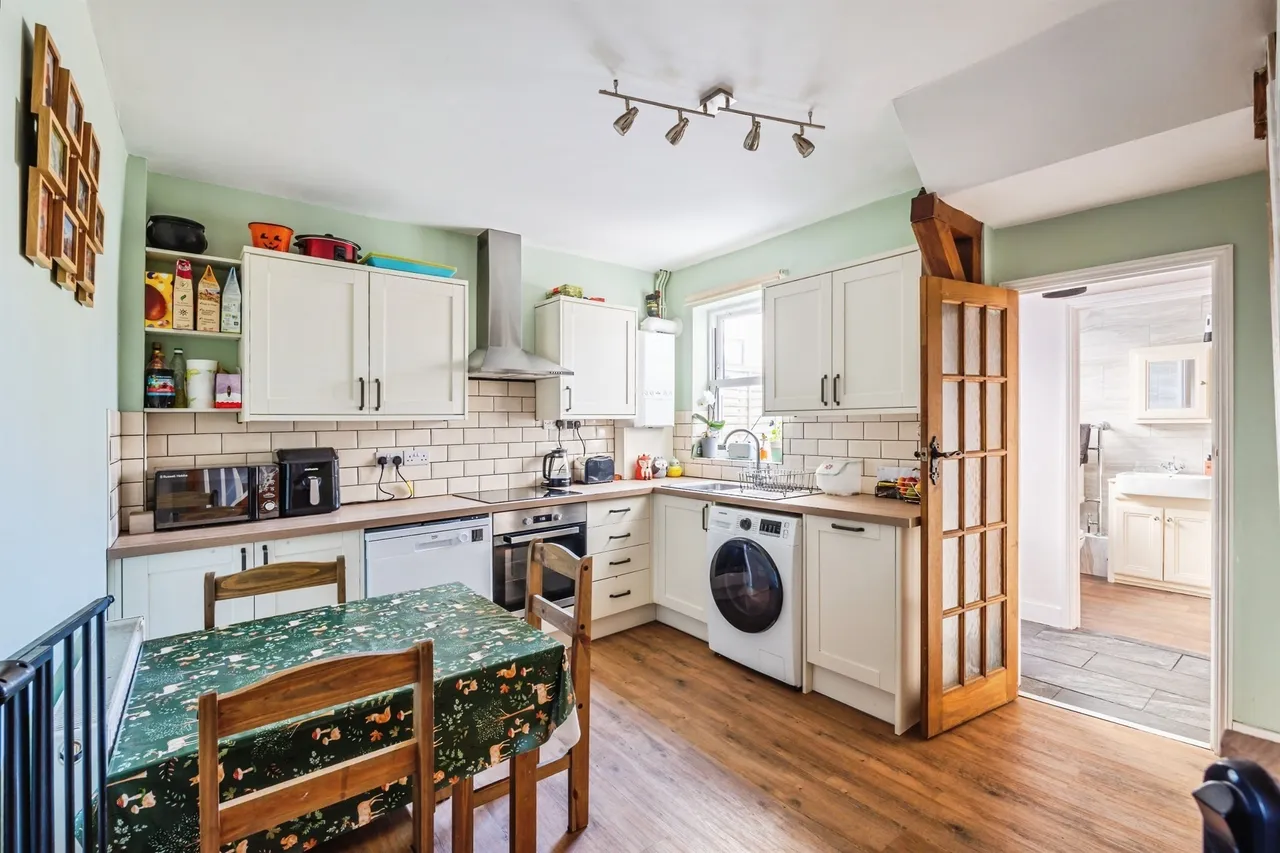 3 bed house for sale — Lewis Close, Newhaven