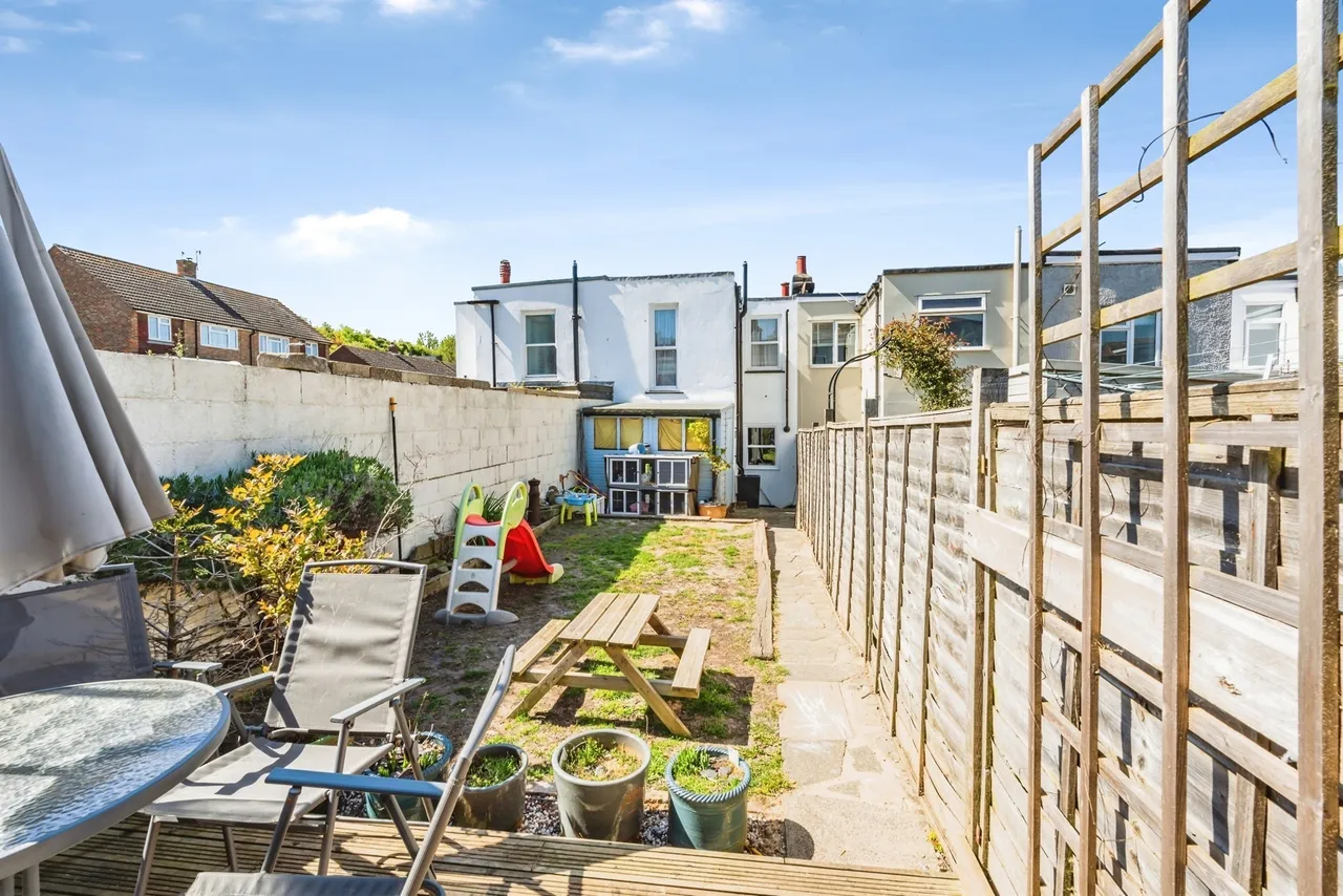Lewis Close, Newhaven, photo 2
