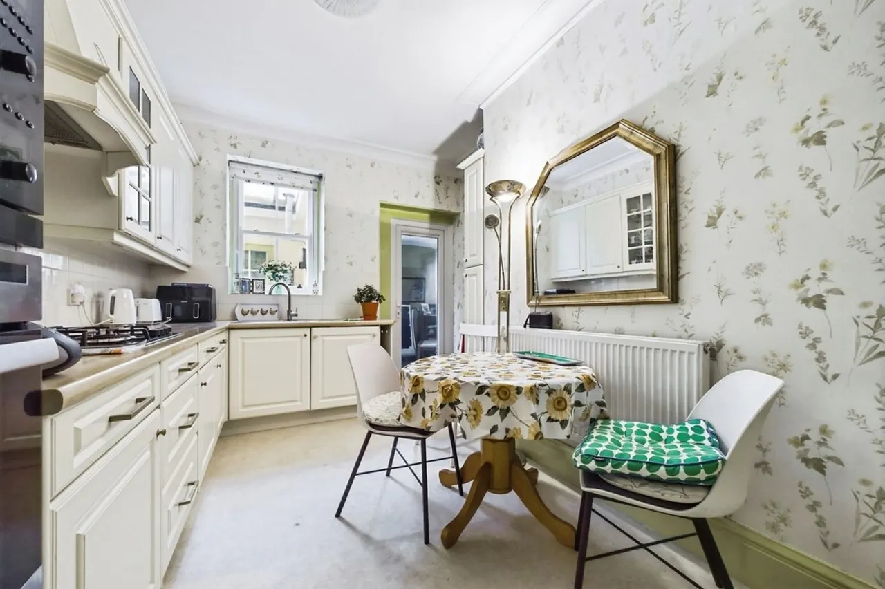 Sandgate Road, Folkestone, photo 9
