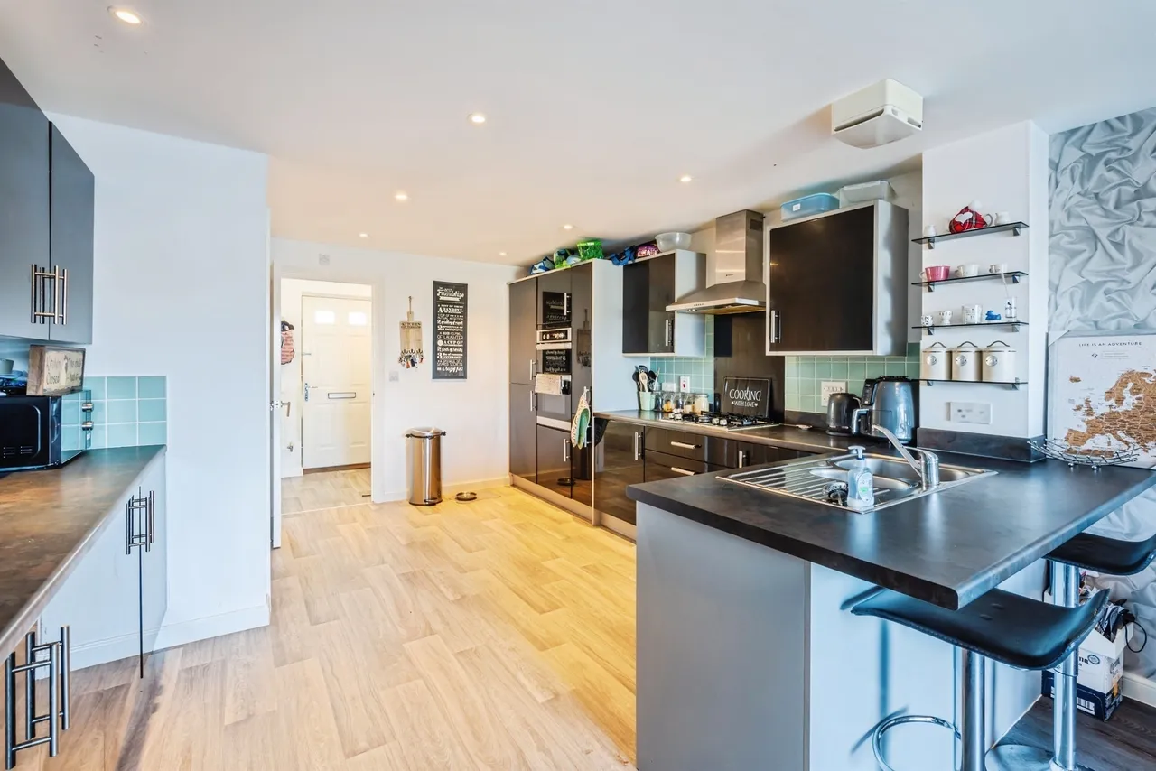 Westview Close, Peacehaven, photo 4