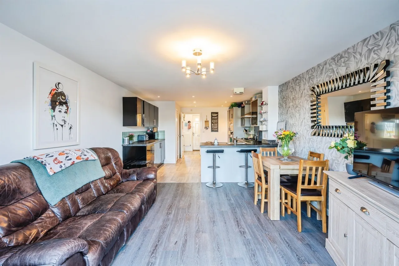 Westview Close, Peacehaven, photo 5
