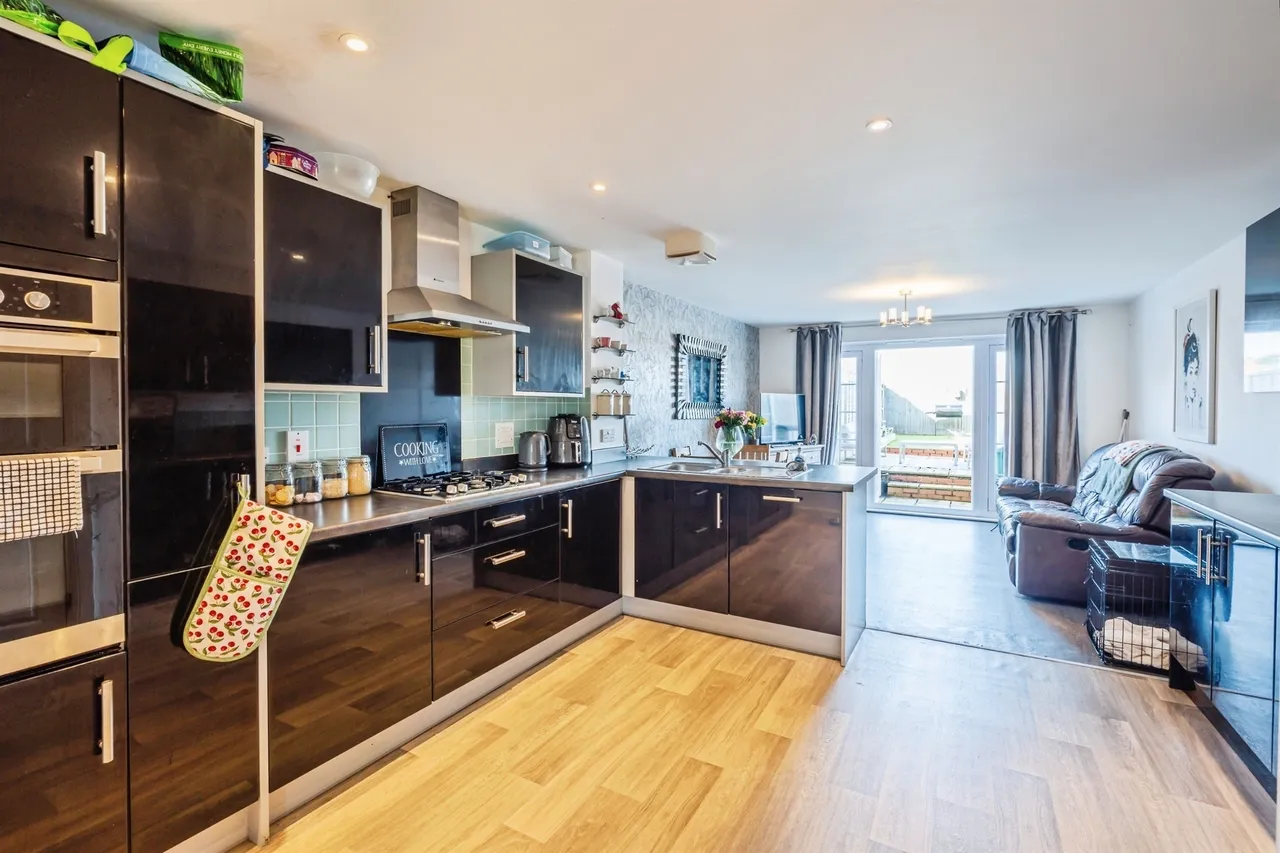 Westview Close, Peacehaven, photo 2