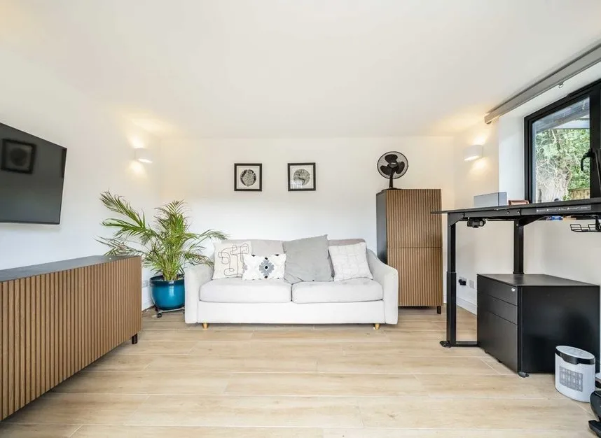 Gloucester Road, Hampton, TW12, photo 9