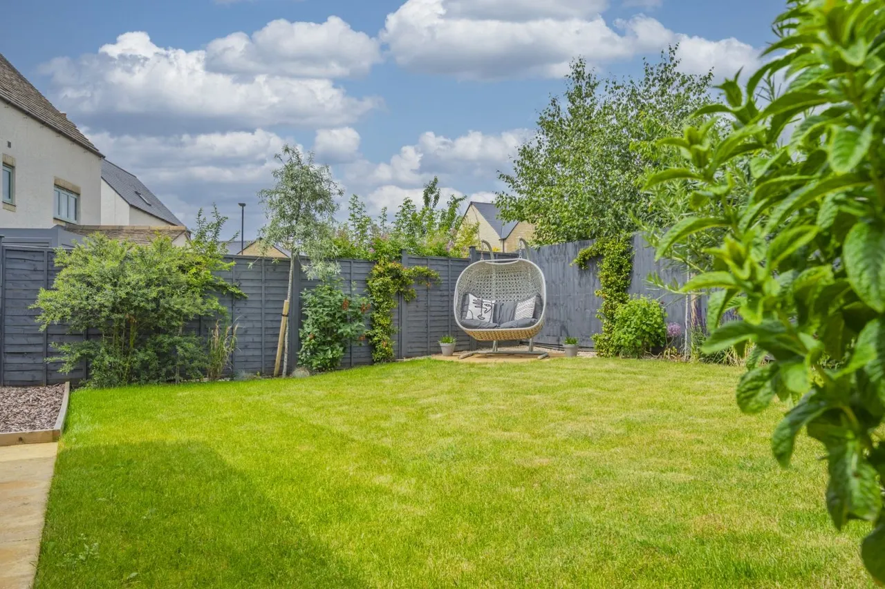 Thames Close, South Cerney, GL7, photo 8