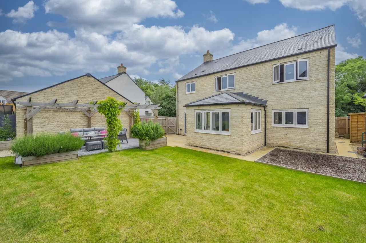 5 bed house for sale, Thames Close, South Cerney, GL7