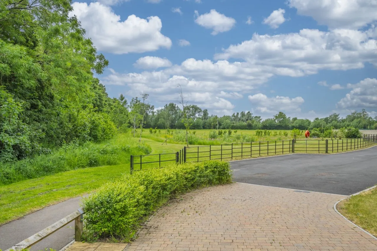 Thames Close, South Cerney, GL7, photo 5