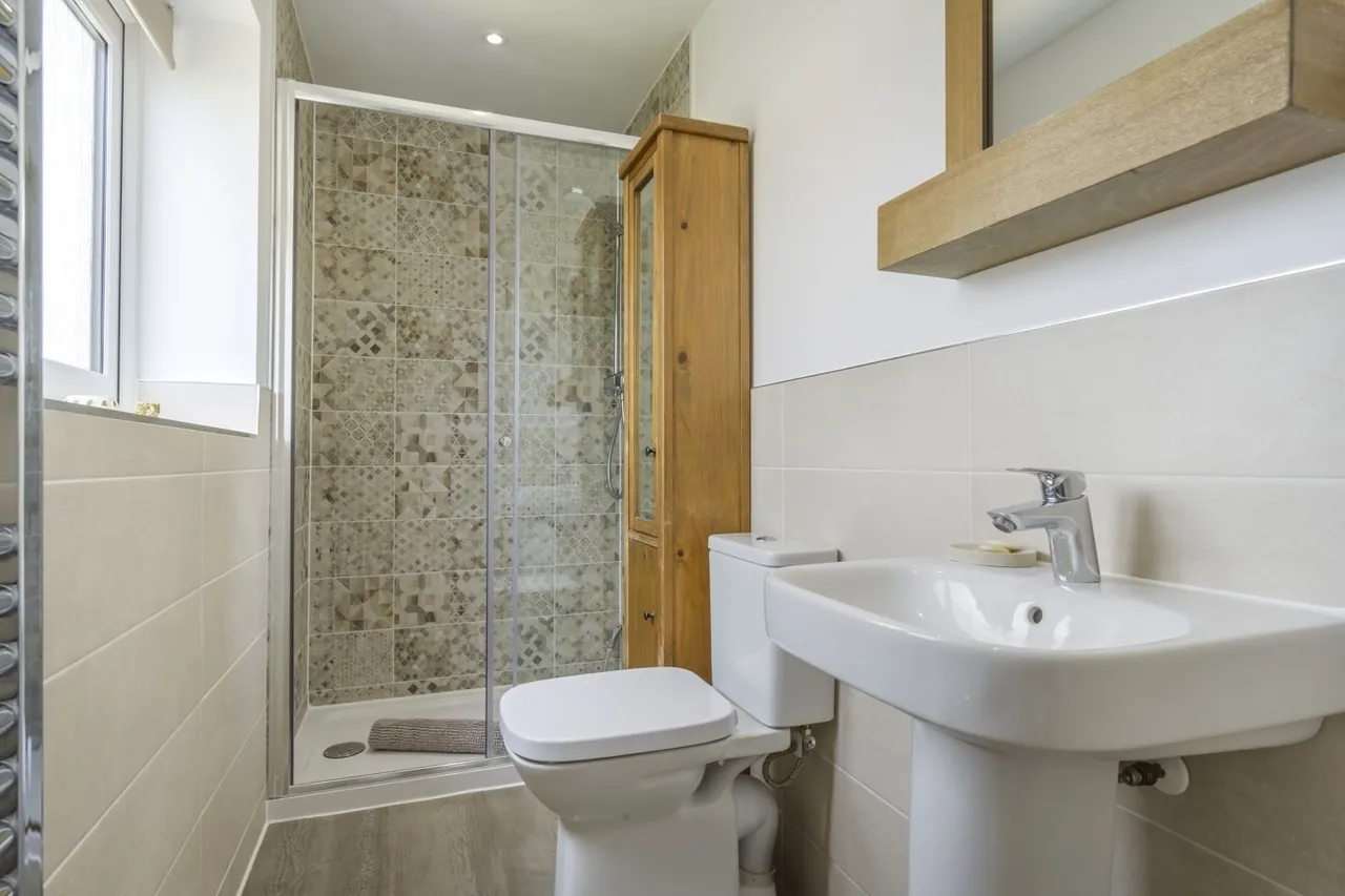 Thames Close, South Cerney, GL7, photo 19