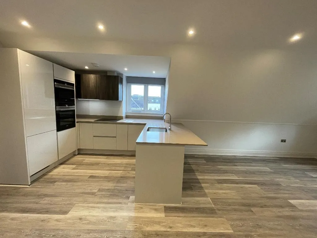 Limpsfield Road, Warlingham, photo 4