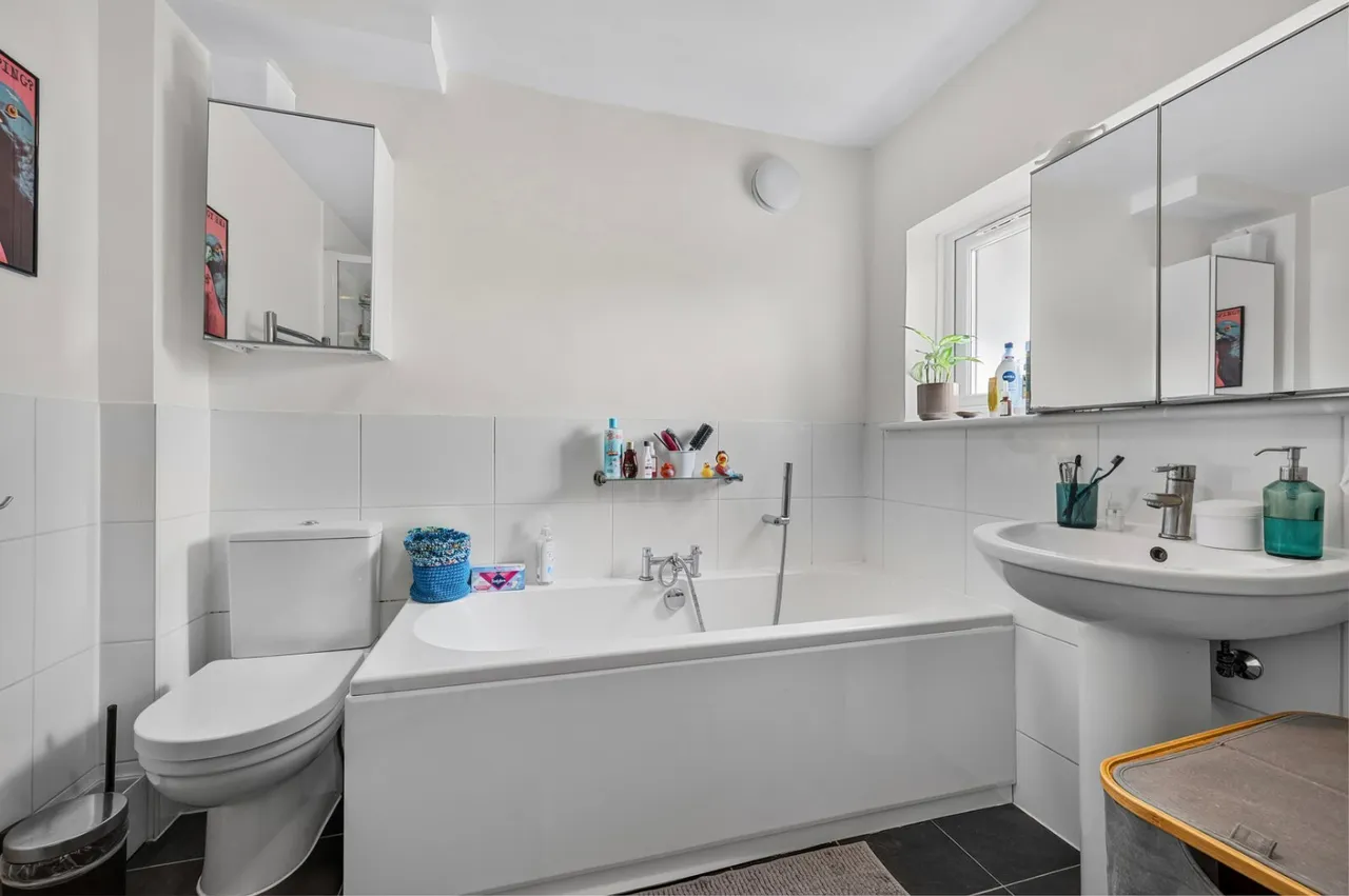 Cambridge Road South, London, W4, photo 12