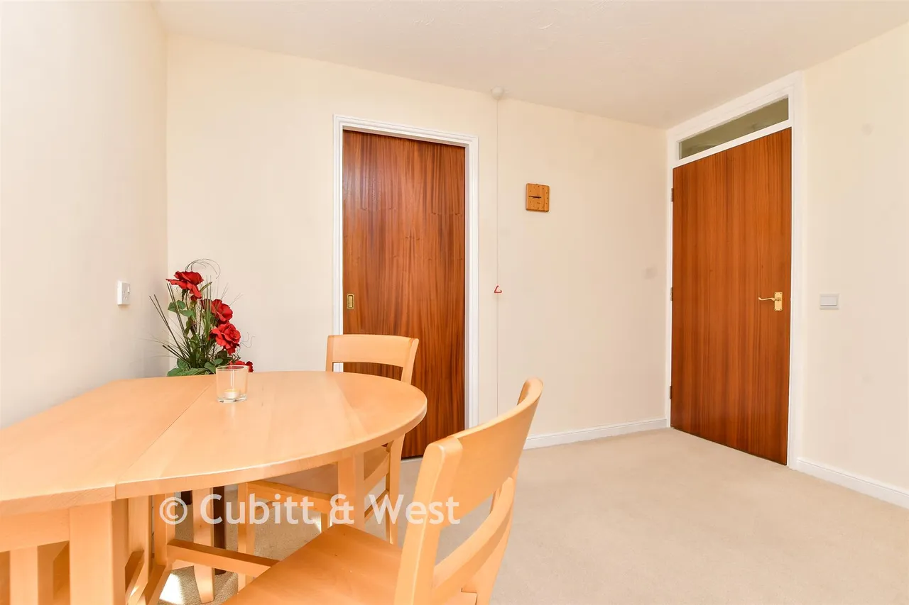 Belmont Road, Leatherhead, KT22, photo 4