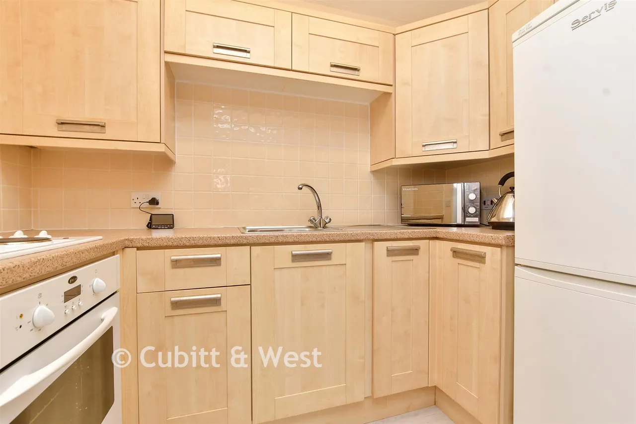 Belmont Road, Leatherhead, KT22, photo 5
