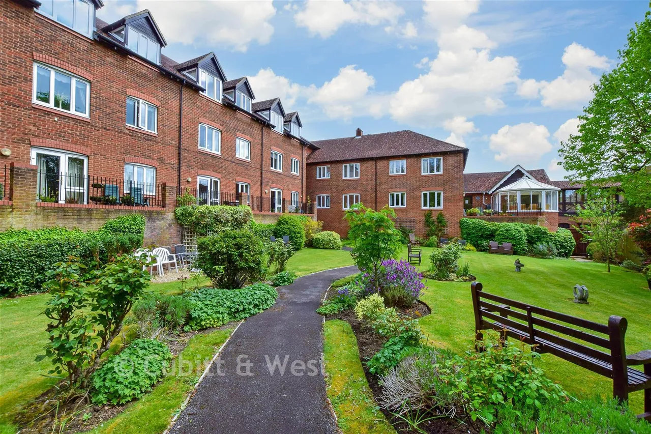 Belmont Road, Leatherhead, KT22, photo 2