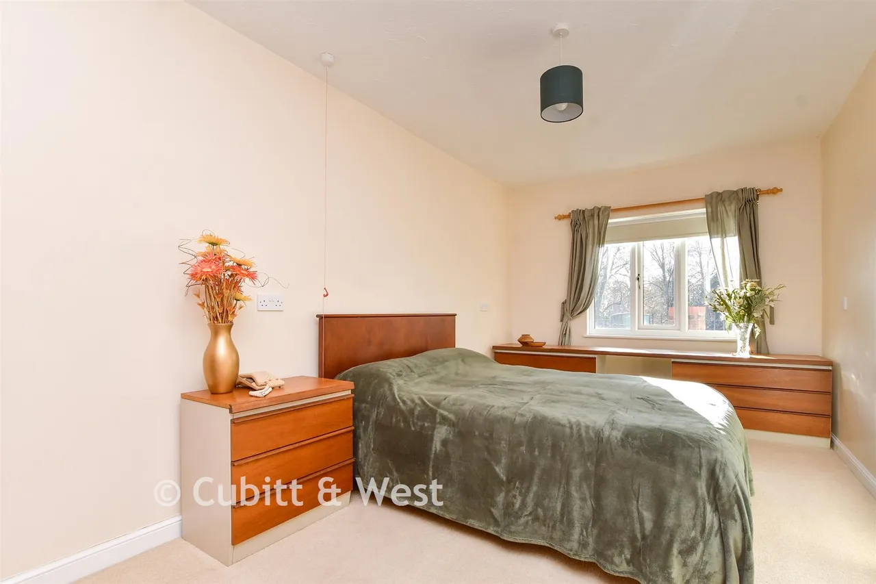 Belmont Road, Leatherhead, KT22, photo 6