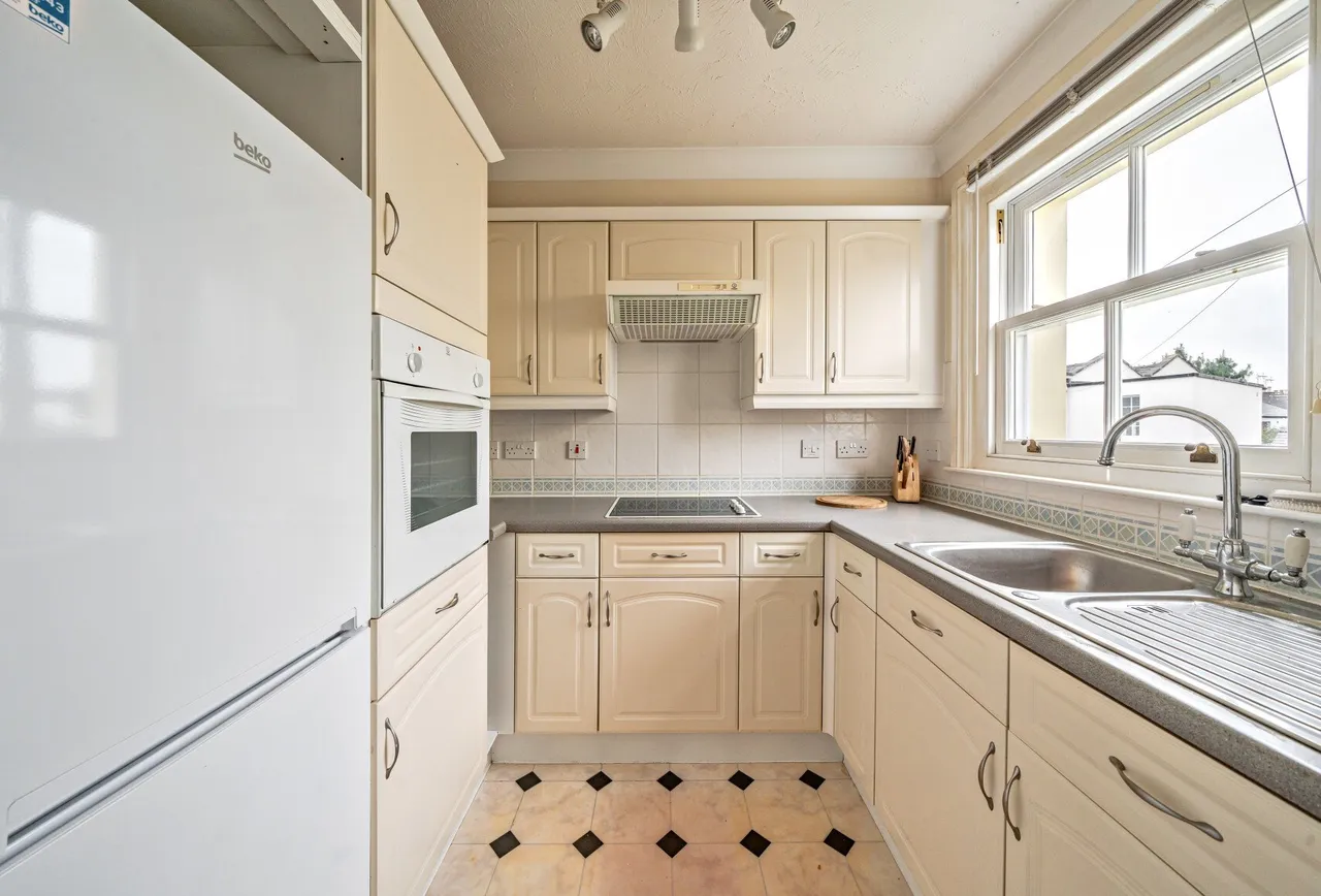 Commercial Street, Cheltenham, GL50 2AJ, photo 3