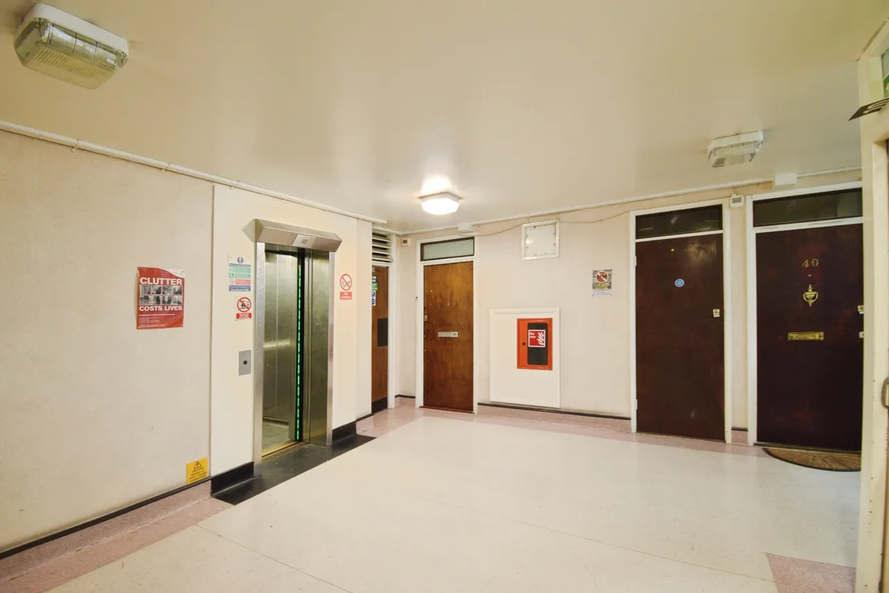 High Street, London, E13, photo 16