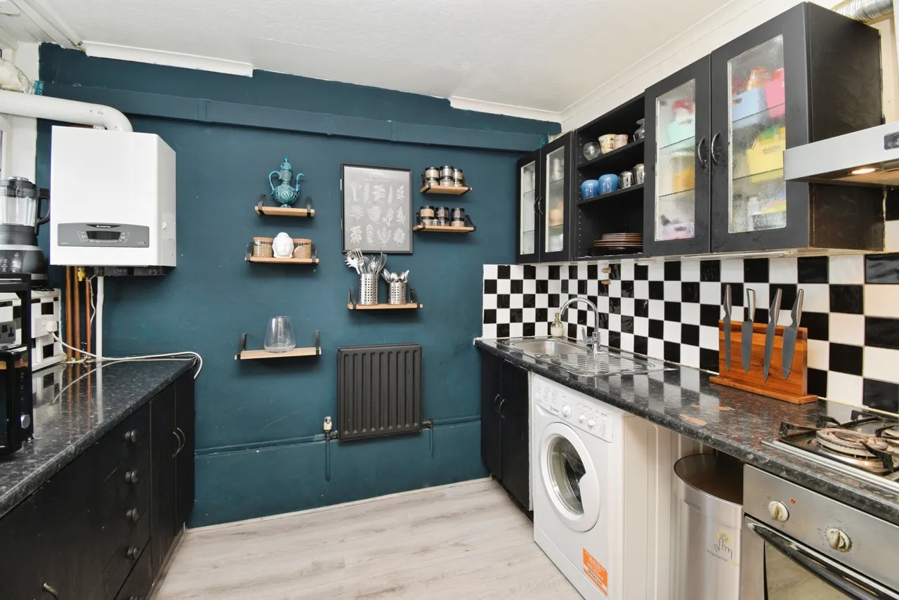 High Street, London, E13, photo 10