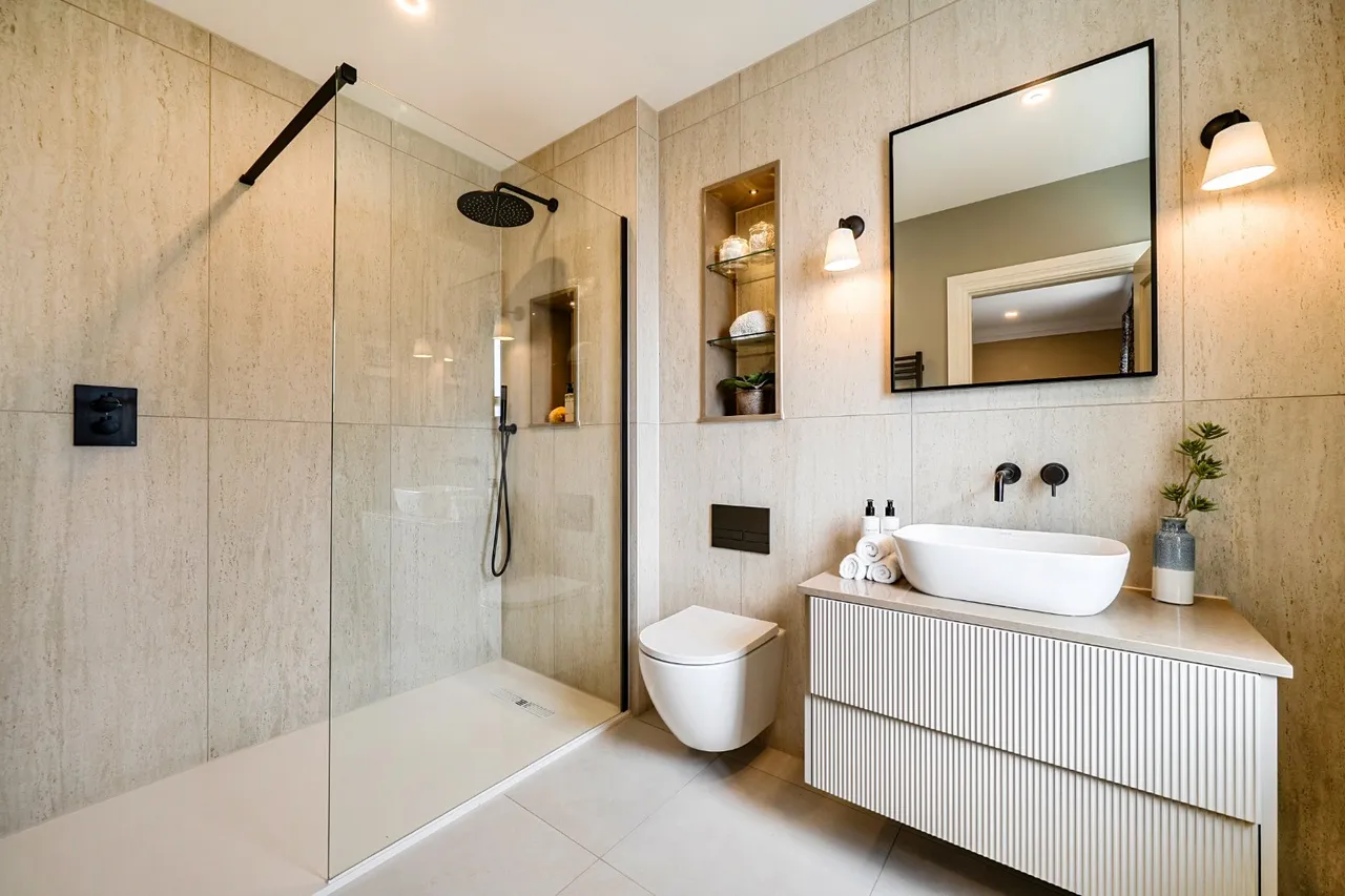 Hazeley Road, Twyford, SO21, photo 9
