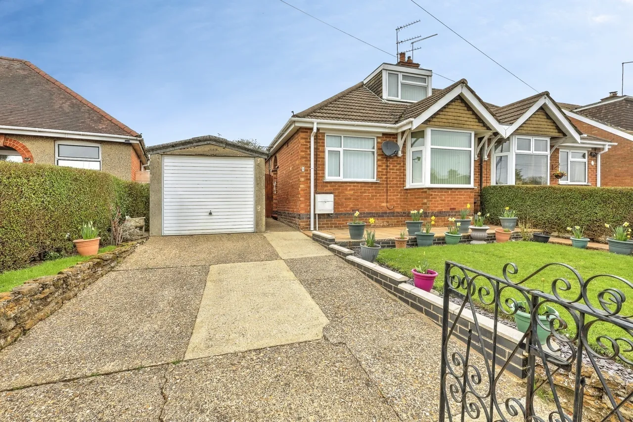 3 bed house for sale — Cameron Drive, Northampton, Northamptonshire, NN5