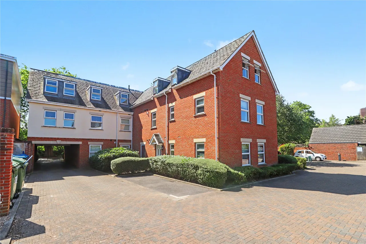 1 bed flat for sale, Maybury Road, Woking, GU21