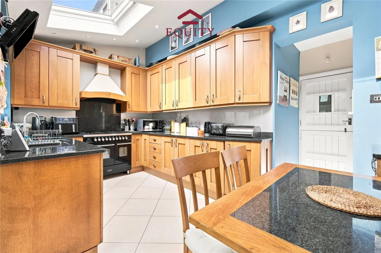 Carisbrook Close, Enfield, photo 9