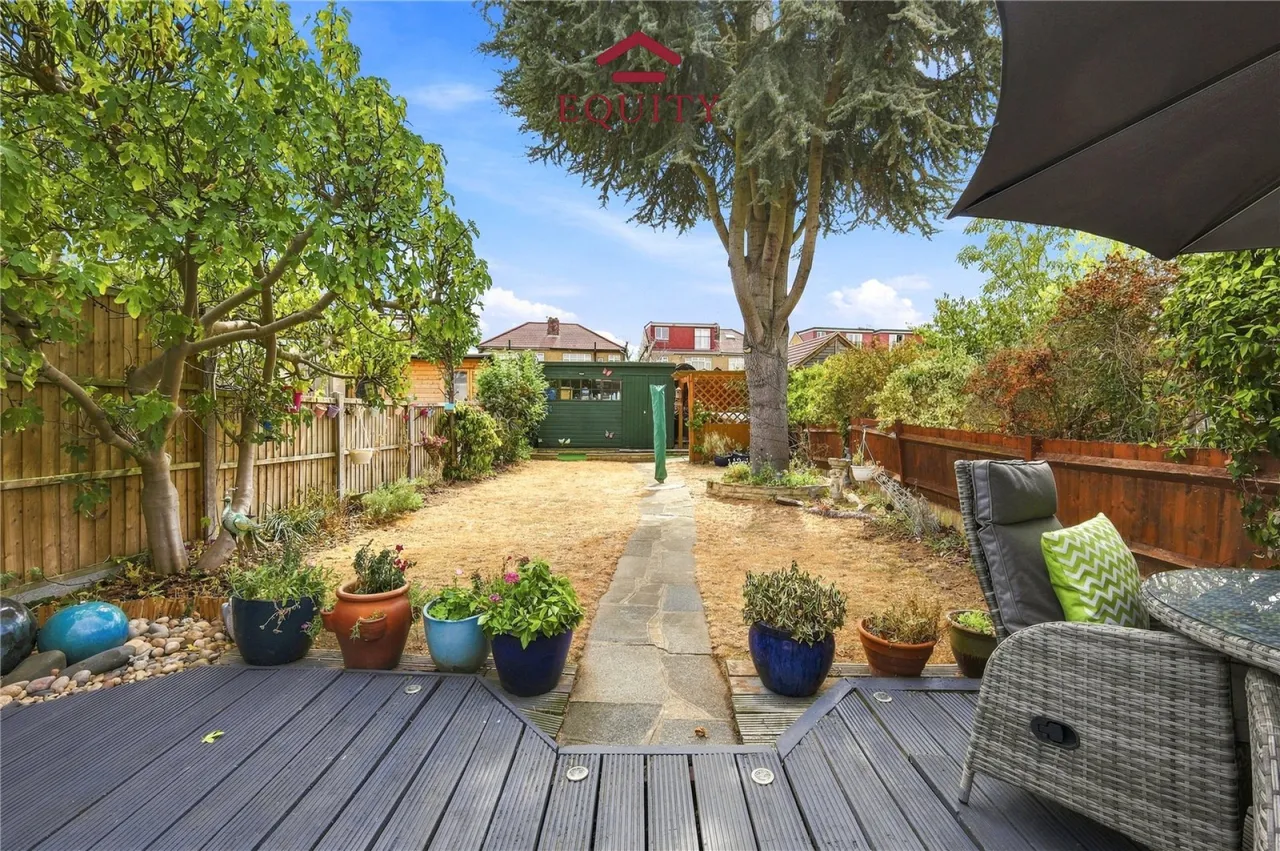 Carisbrook Close, Enfield, photo 13