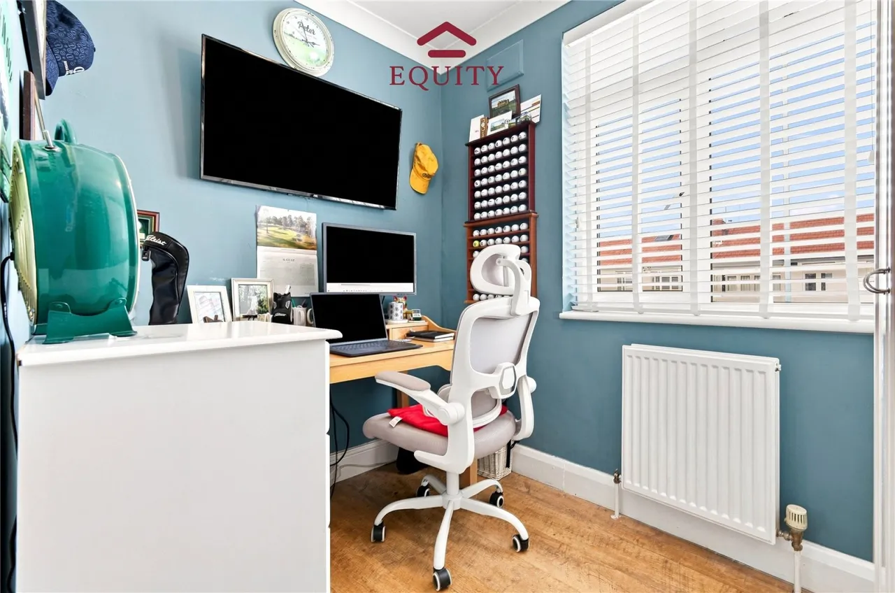 Carisbrook Close, Enfield, photo 21