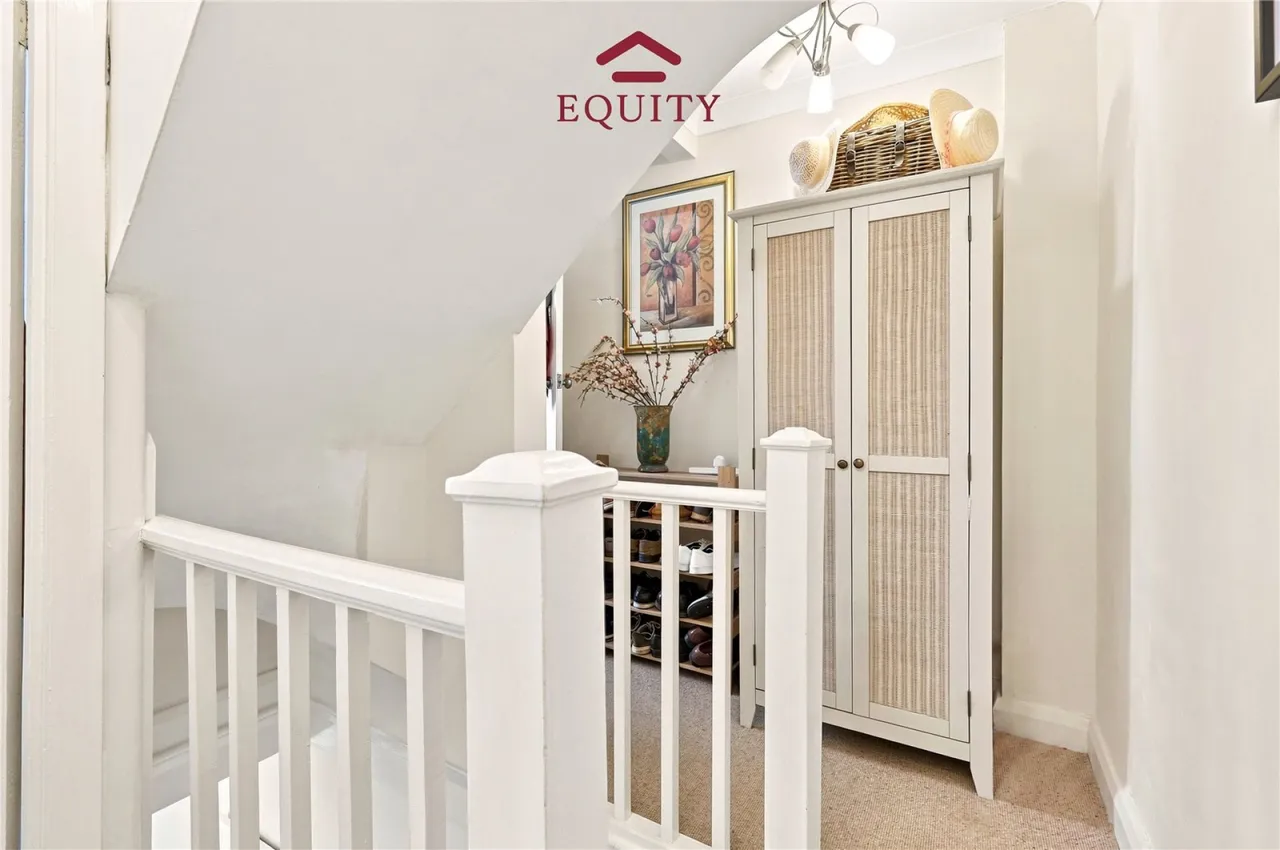Carisbrook Close, Enfield, photo 16