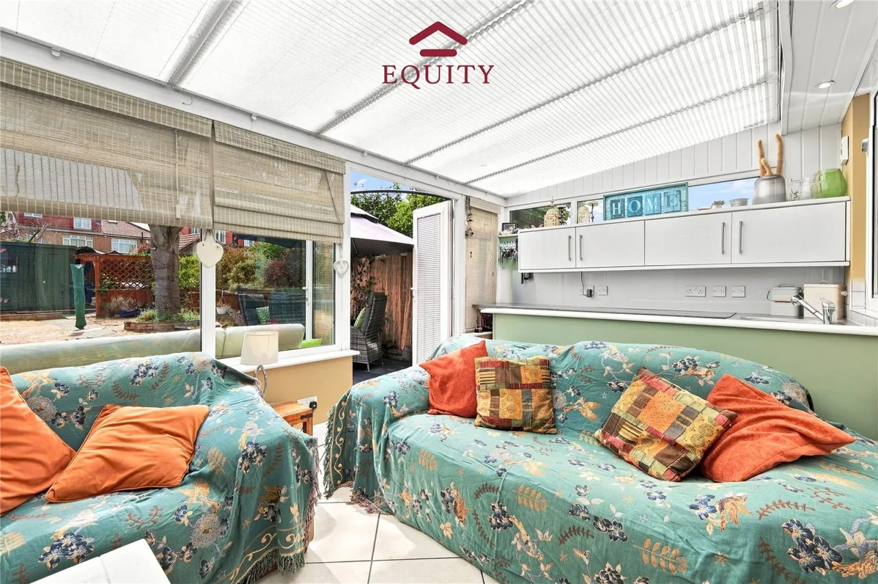 Carisbrook Close, Enfield, photo 12