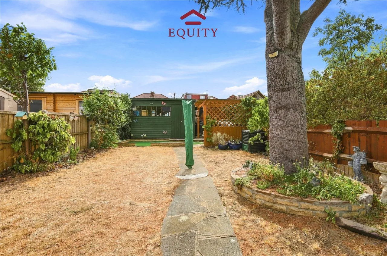 Carisbrook Close, Enfield, photo 15