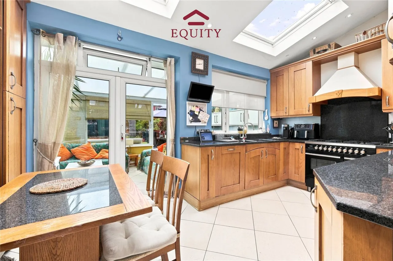 Carisbrook Close, Enfield, photo 8