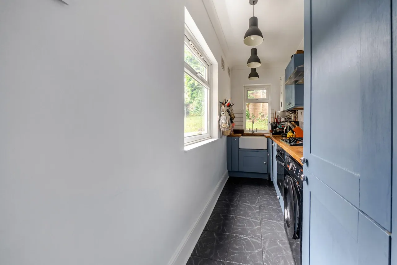 Lewisham Road, SE13, photo 12