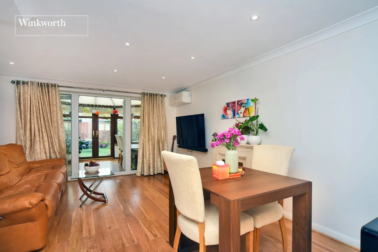 2 bed house for sale — The Retreat, Cheam Common Road, Worcester Park, KT4