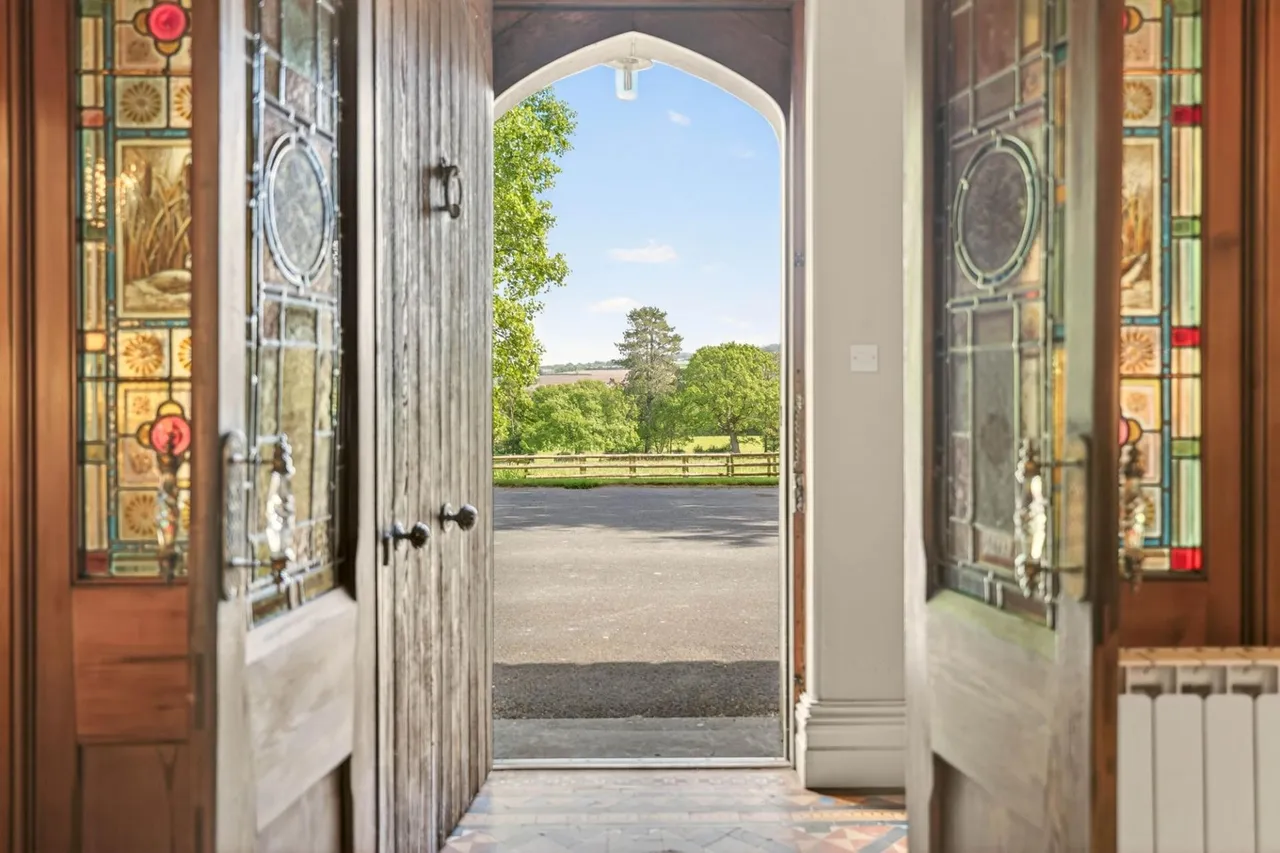 Glanolmarch Mansion, Llechryd, SA43, photo 9