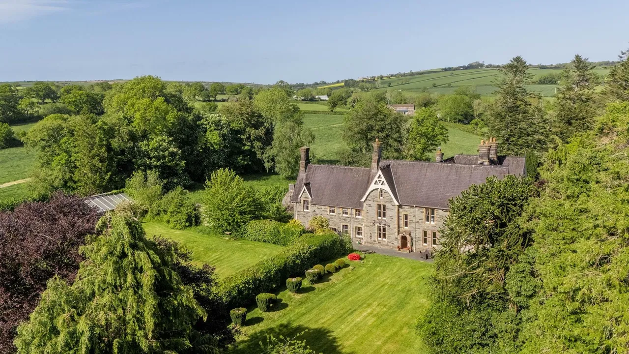 Glanolmarch Mansion, Llechryd, SA43, photo 92