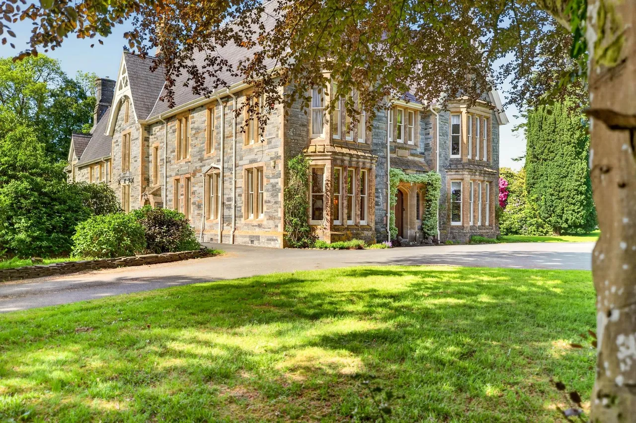 Glanolmarch Mansion, Llechryd, SA43, photo 115