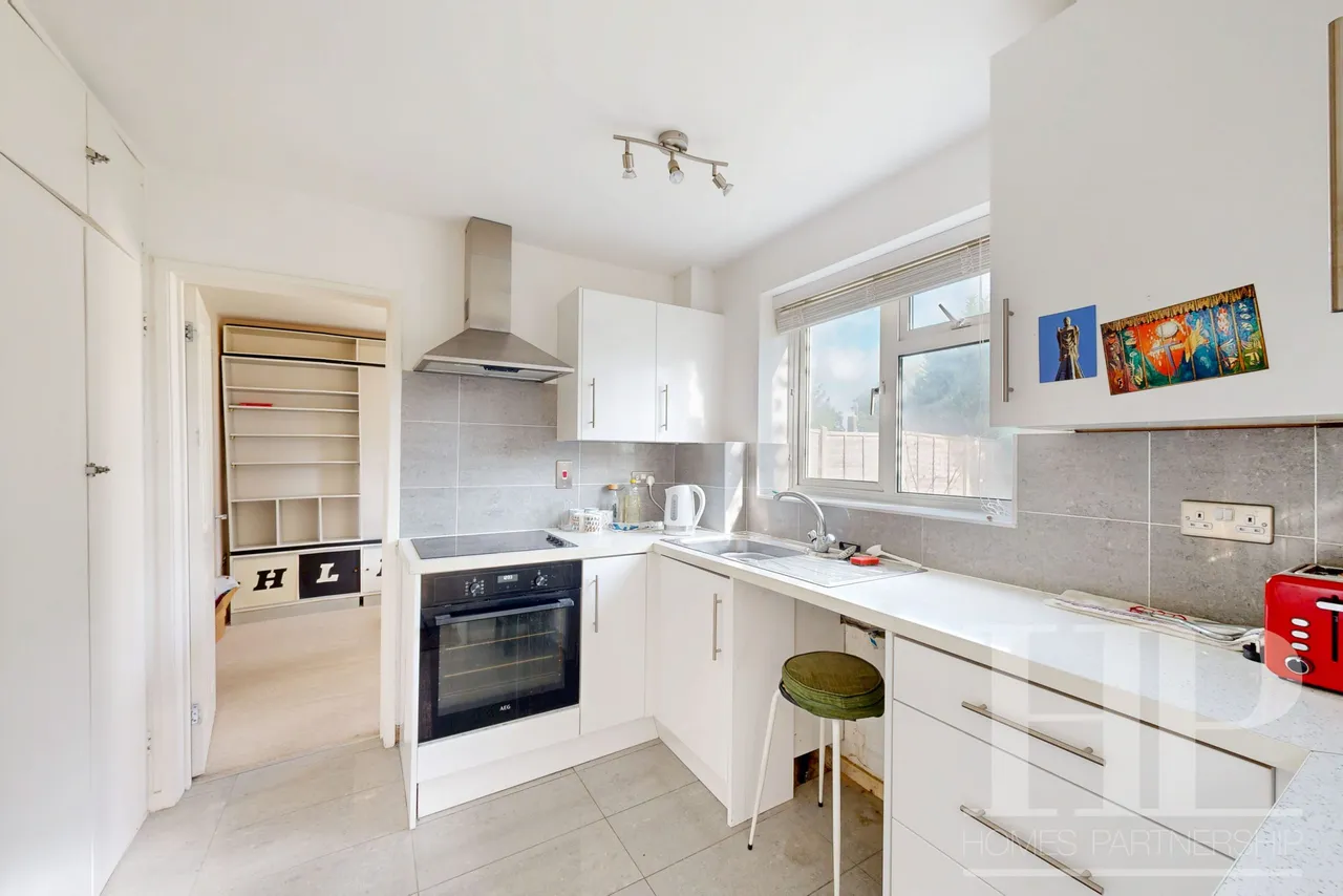Broomdashers Road, Crawley, RH10, photo 3
