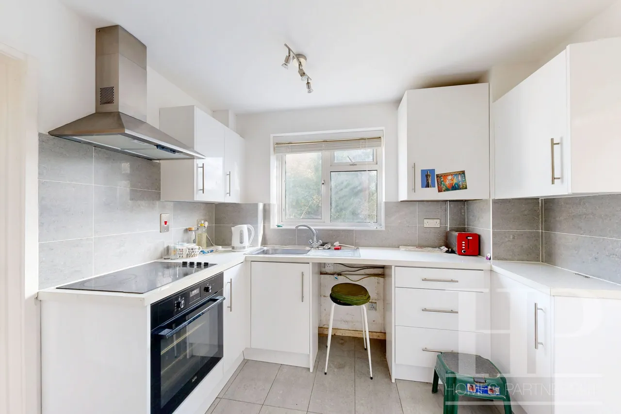 Broomdashers Road, Crawley, RH10, photo 9
