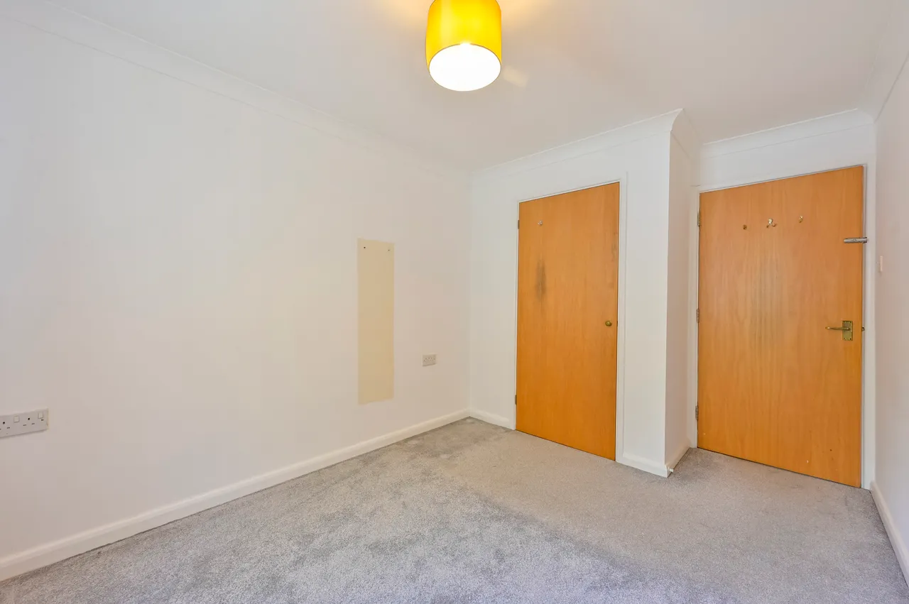 1 Clatworthy House, 2 Cleeve Way, London, photo 10