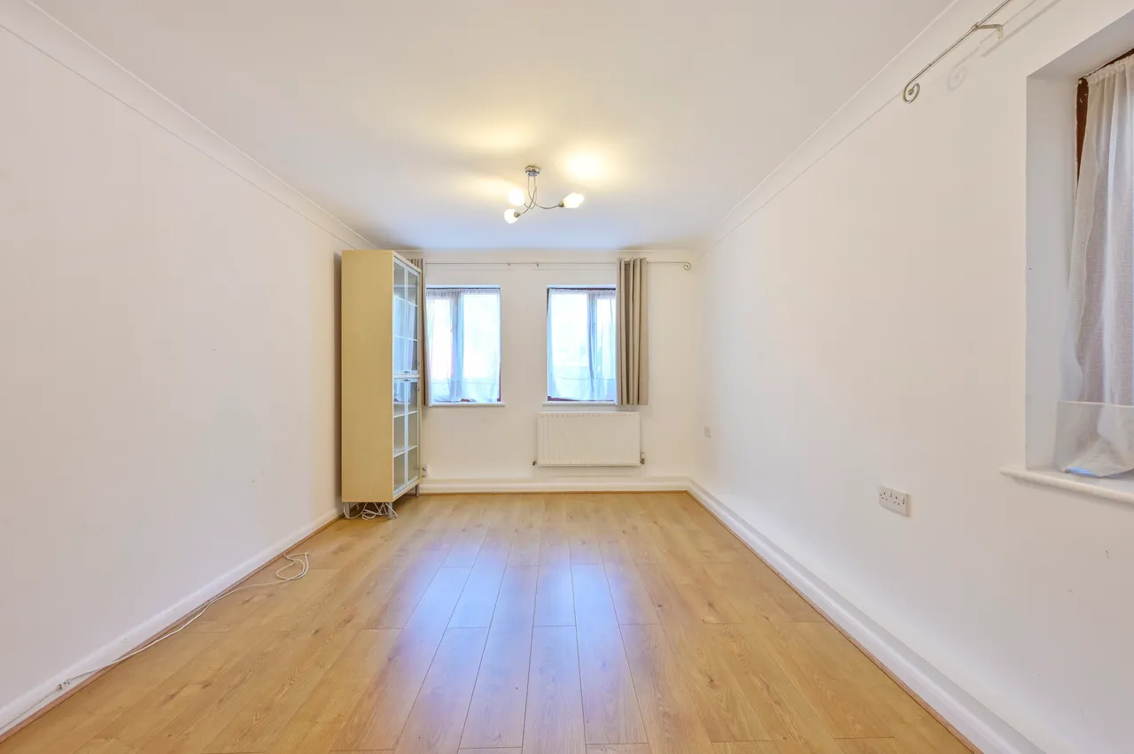 1 Clatworthy House, 2 Cleeve Way, London, photo 11