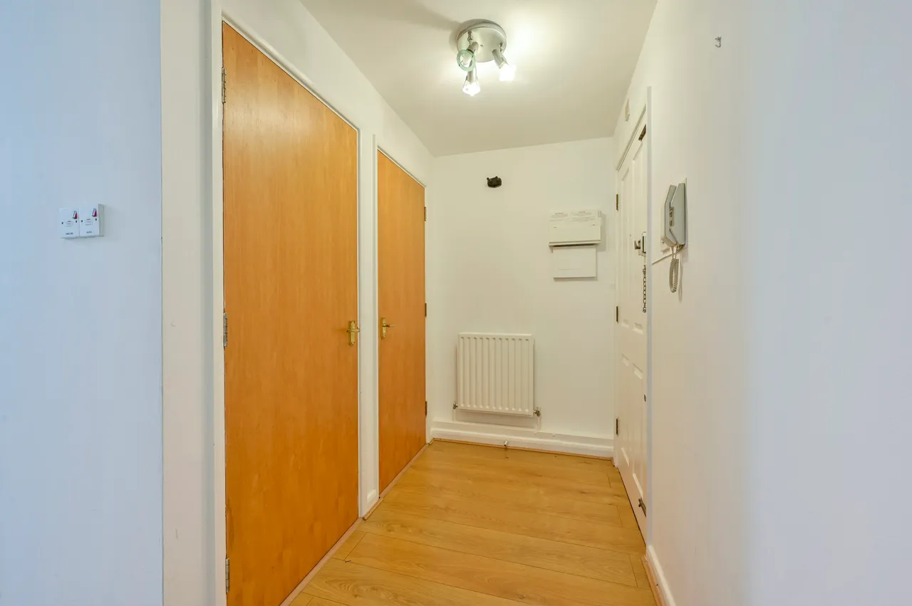 1 Clatworthy House, 2 Cleeve Way, London, photo 9