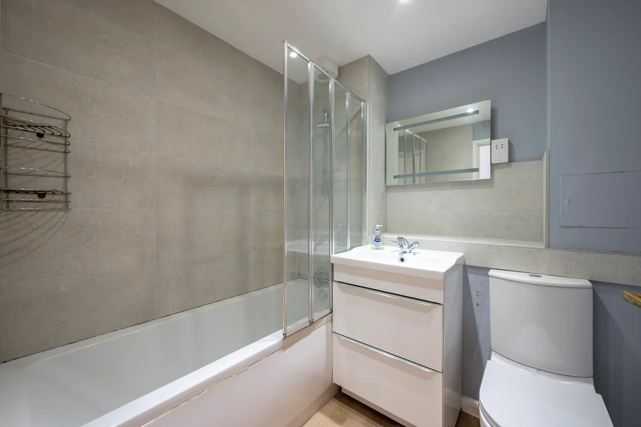 1 Clatworthy House, 2 Cleeve Way, London, photo 6