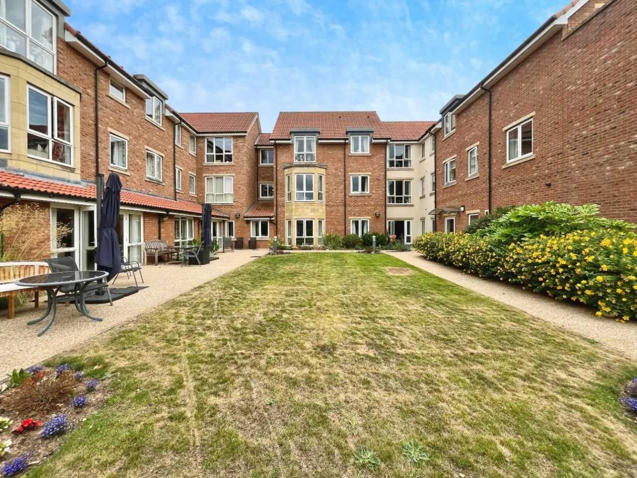 2 bed flat for sale — Chapel Street, Thirsk