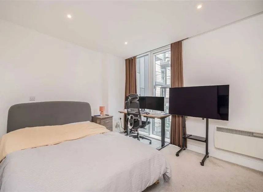 Times Square, Aldgate East, E1, photo 4