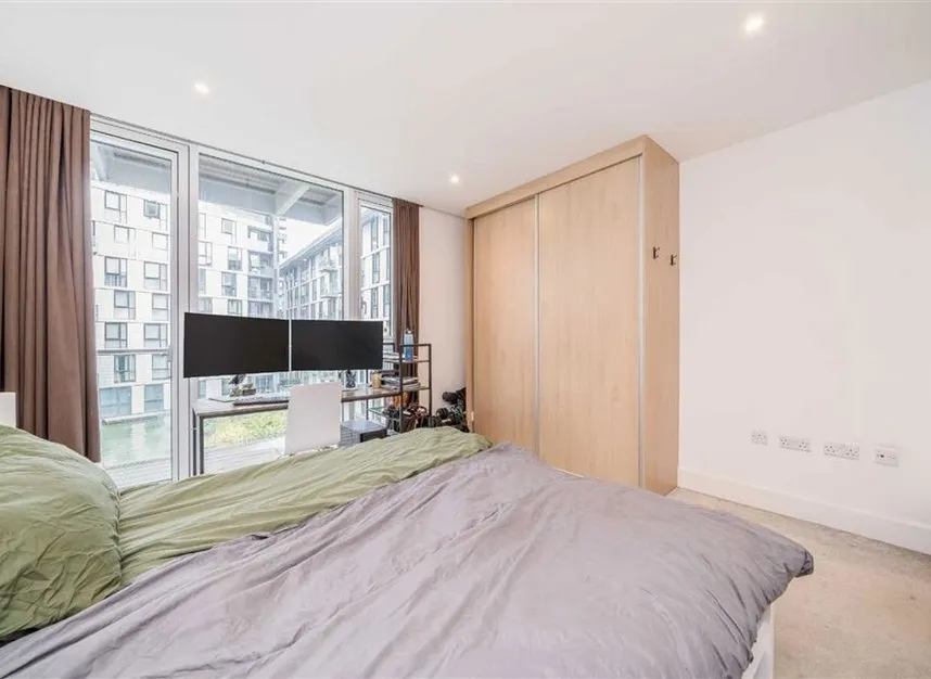 Times Square, Aldgate East, E1, photo 5